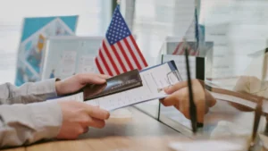 Argentinos podrían ingresar sin visa a Estados Unidos a partir de 2027