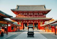 Japón refuerza medidas para contener el turismo masivo y proteger la vida local